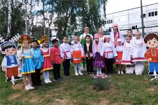 Дефиле национальных костюмов