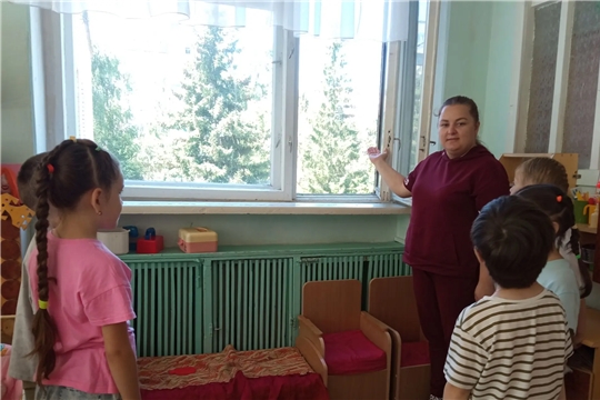 Осторожно, москитная сетка:  дошкольникам напомнили о правилах безопасности