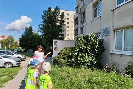 Патриотическая прогулка: воспитанники группы «Звездочки» прошли по улице 139-й Стрелковой дивизии