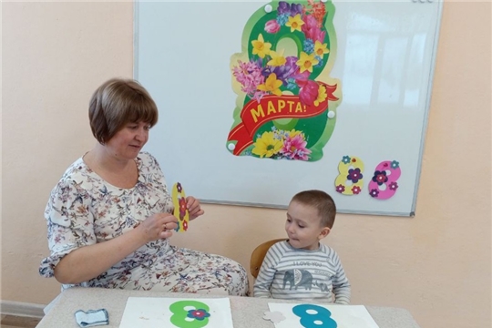 Цветочные восьмёрки для любимых мам!