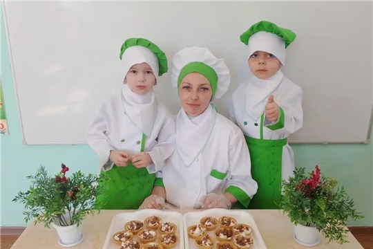 Юные кондитеры в деле!