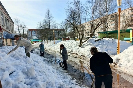 «Чистый четверг»: окна сияют, сугробы сдаются!