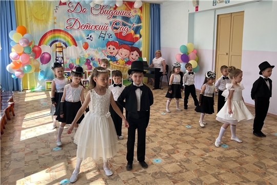 Шаг в большую жизнь: как дошколят провожали в школу
