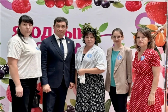 «Женское движение» в центре ягодного праздника!