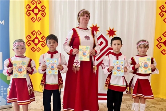 Открытка с любовью: юные тимуровцы поздравили город!