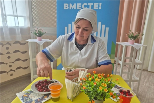 Мастер – класс для родителей: готовим полезный летний десерт вместе с поваром