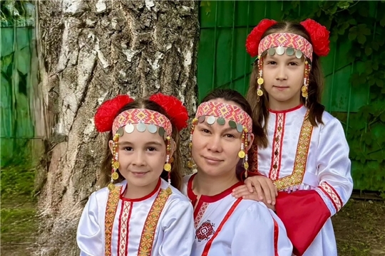 Фоточеллендж «Моя семья в национальном костюме»