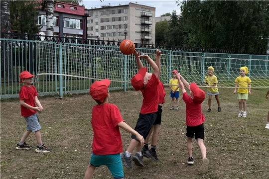 Спортивное лето. Игра в пионербол