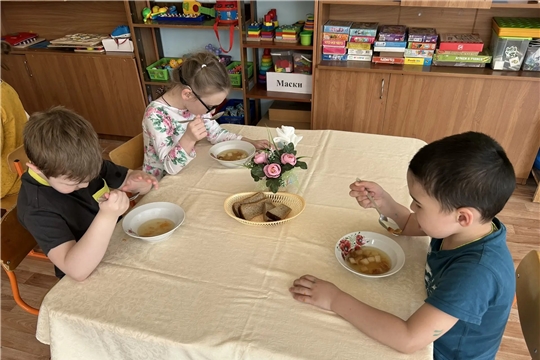 "Вкусный обед в детском саду"