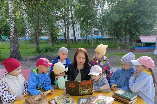 Акция «Сказки на траве»