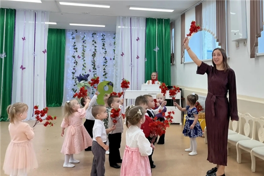 Утренник в честь 8 марта у малышей группы раннего возраста