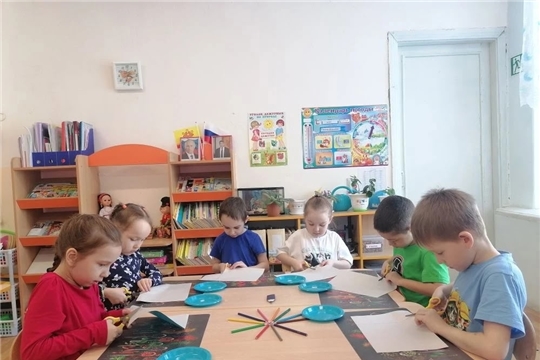 День цветных карандашей