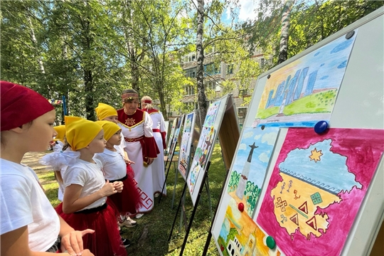 Выставка детско-родительских работ «Мы будущее города»