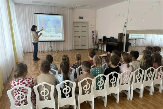 Маленькие шаги — большое будущее: «Добрые крышечки» в гостях у дошколят.