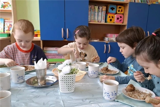 "Каша гречневая с котлетой".