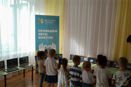 Выставка "Герои и Подвиги - Юные защитники Родины"