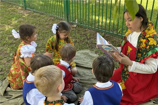 Акция "Сказки на траве"