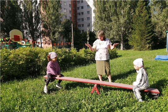 День катания на качелях