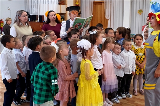 В детском саду прошёл праздник «День знаний без залипания»: весёлые герои спасли ребят от коварного Залипалыча
