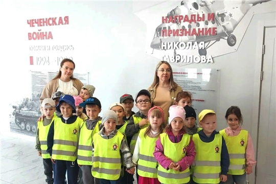 «Путешествие в школьную страну: экскурсия для ребят ко Дню знаний» (1 корпус)