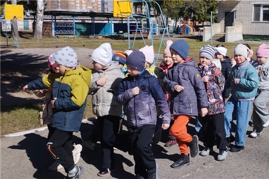 Готовимся к Параду: учимся маршировать