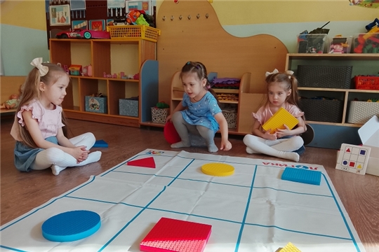 Напольная игра «Логика»: интеллект + активность