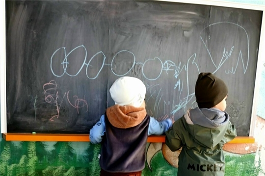 Летняя прогулка становится местом для полезных игр!
