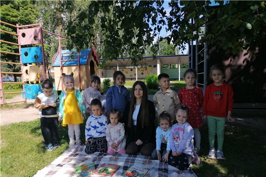 Акция «Сказки на траве».