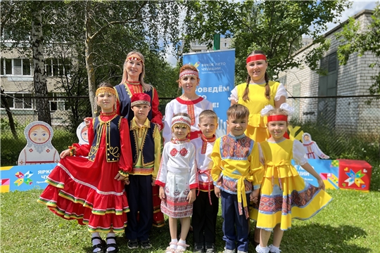 Фоточеллендж «Моя семья в национальном костюме»