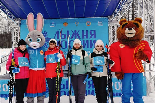 Лыжня России объединила педагогов и детей 