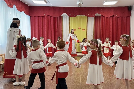 В краю ста тысяч песен»: дошкольники отметили День чувашской культуры