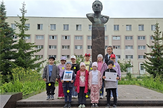 «По родному краю с рюкзаком шагаю» к памятнику поэта П.П.Хузангая