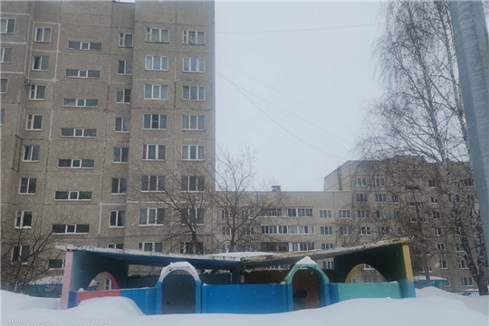 Крыши козырьков здания, теневых навесов были оперативно расчищены, благодаря помощи сотрудников ДОУ и родителей воспитанников