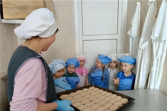 Дошколята знакомятся с профессией повара