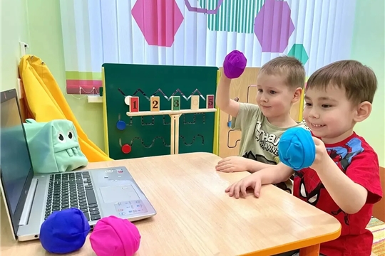 "Играем на нейротренажёрах: как "Моби Дуэт" помогает детям развивать речь и внимание"  