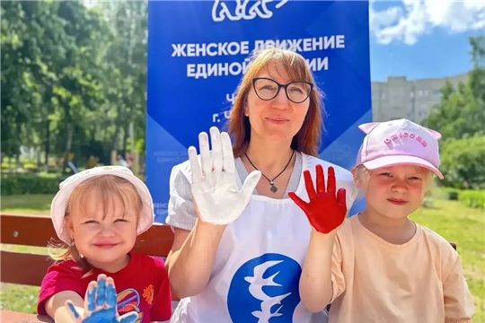 Россия — в каждой маленькой ладошке!