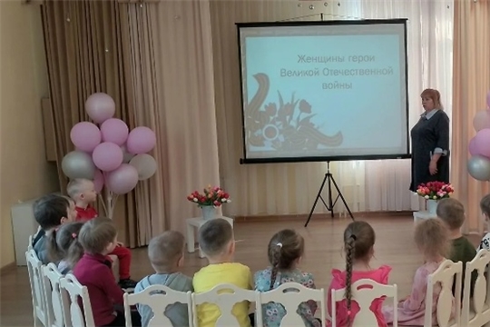 Познавательный час "Женщины-герои ВОВ"