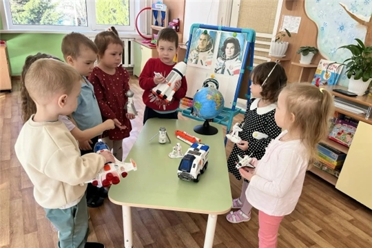 Дошкольники знакомятся с профессией космонавта
