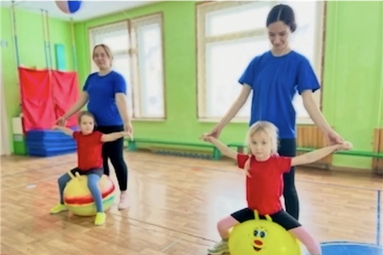 Час фитнеса по фитбол-аэробике