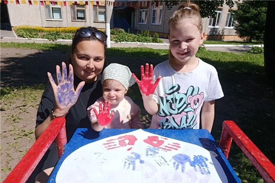 Патриотическая акция «Россия в каждой ладошке»
