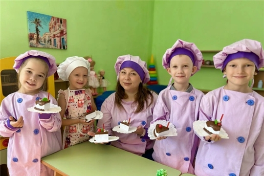 Женское движение: рассказываем о маминых профессиях