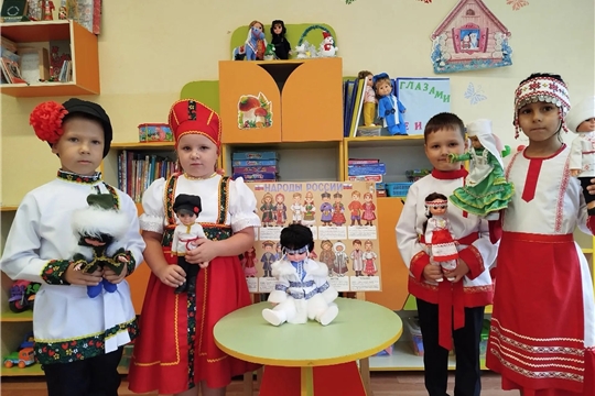 "Творческая мозаика России": в детском саду прошли музыкально-литературные гостиные ко Дню языков народов РФ
