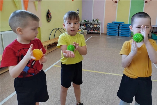 Упражнения с кинезеологическими мешочками