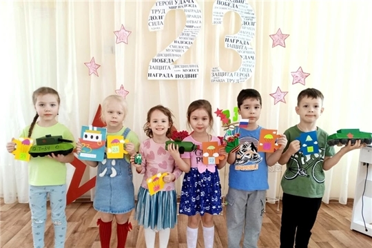 Ребята из старшей группы "Звëздочки" поздравляют всех с наступающим праздником!