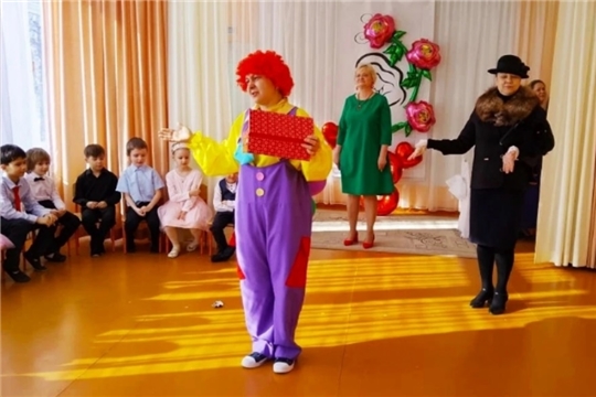 В подготовительной группе "Теремок" прошел утренник, посвященный Международному женскому дню - 8 Марта