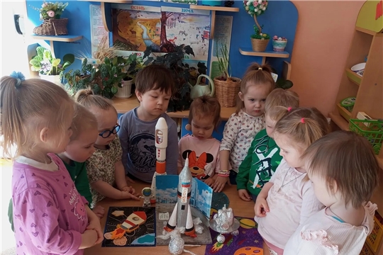 Выставка поделок" Космос"