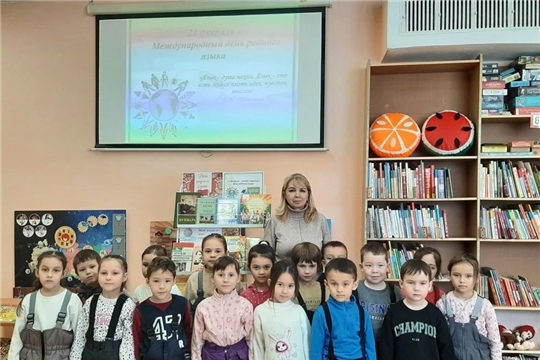 По родному краю с рюкзаком шагаю. День родного языка.