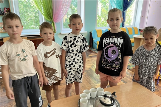 «Сохраняем водный баланс: нормы и правила питья для детей в жаркую погоду»