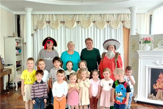 Проведение тематического музыкального развлечения «День русской березы» в дошкольном образовательном учреждении