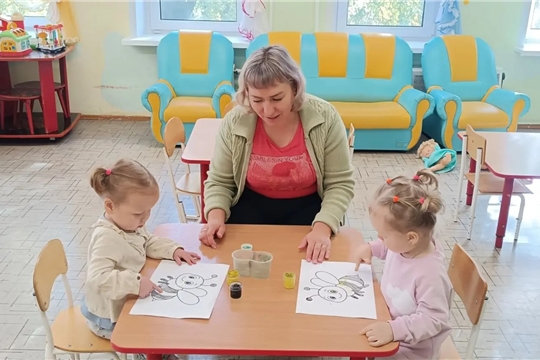 Игра "Маленькие пчелки" и малыши.